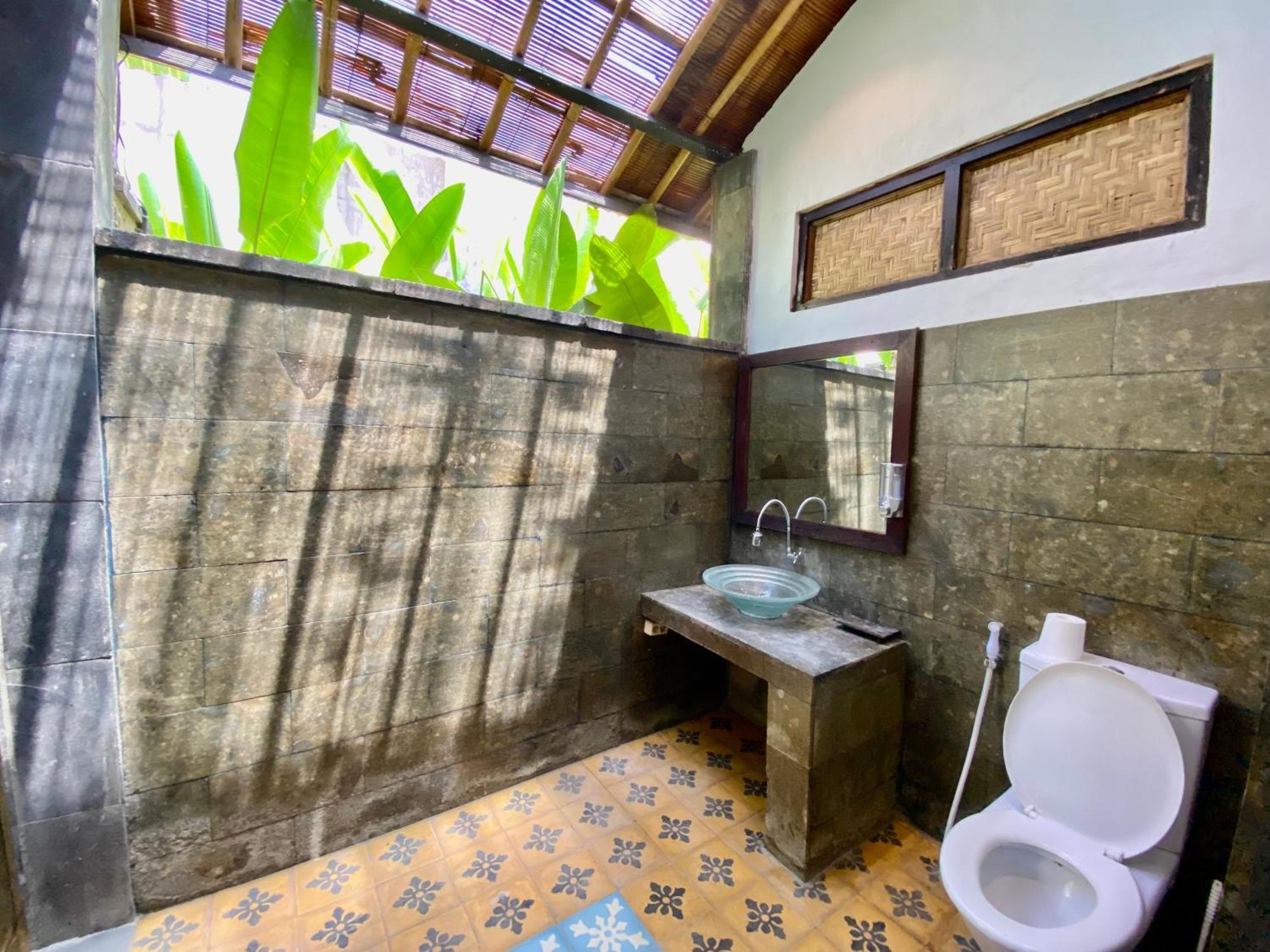 Wisma tamu Little Tree House 2*